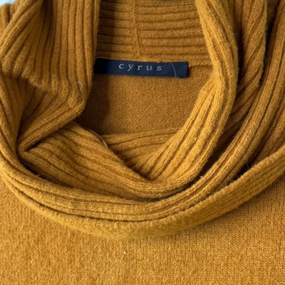 Cyrus Women Sweater Medium Orange Nylon Blend Long Sleeve Knit Casual Pullover